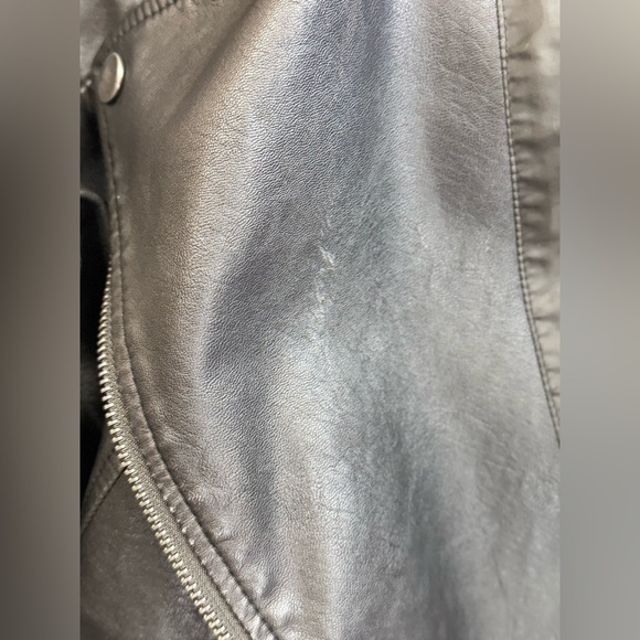 Universal Thread Black Faux Leather Motorcycle Jacket, Women's Size Medium - Picture 13 of 14